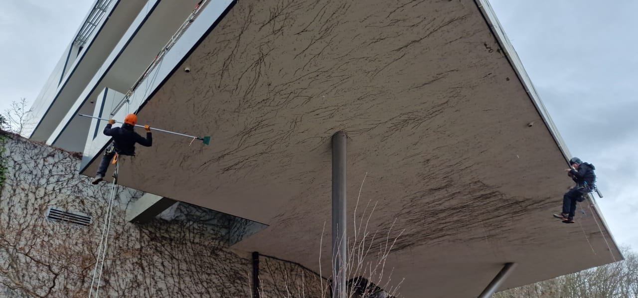 cleaning the facade with a scraper