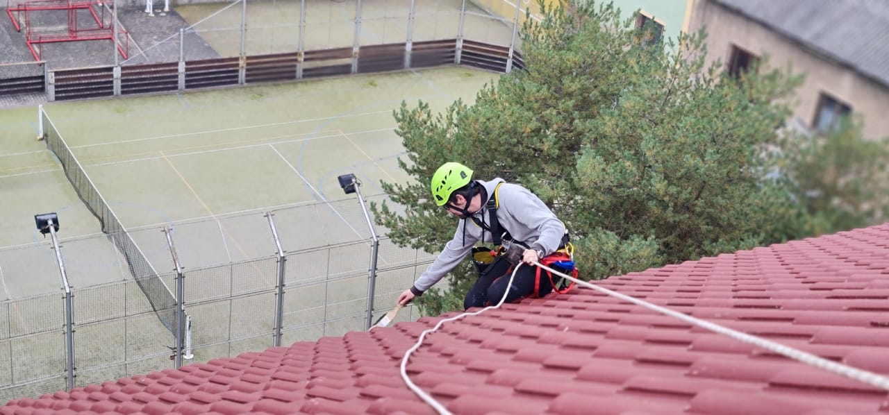 cleaning gutters at heights