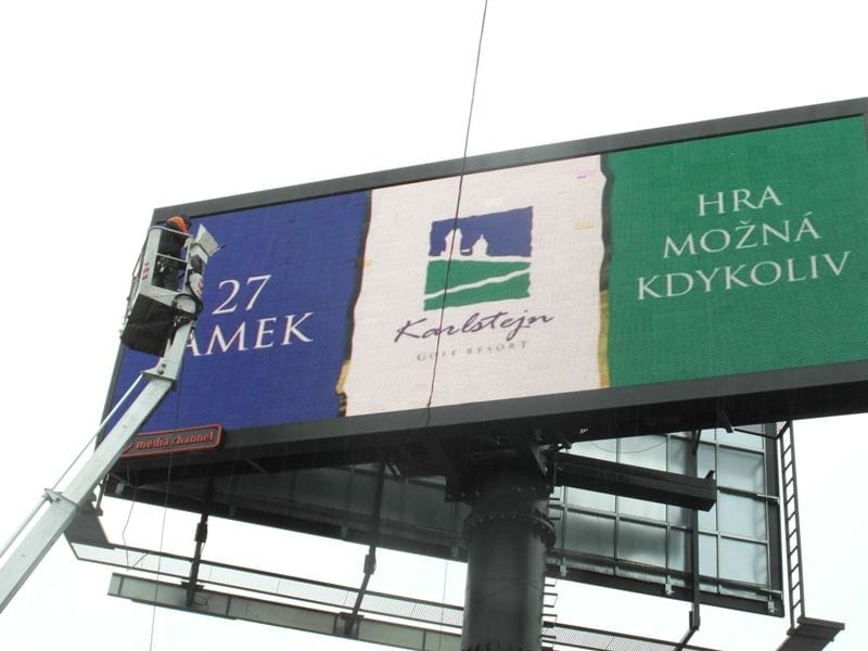 Installation of advertising from the platform