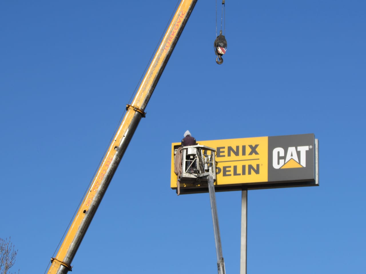 Mounting the billboard from the platform