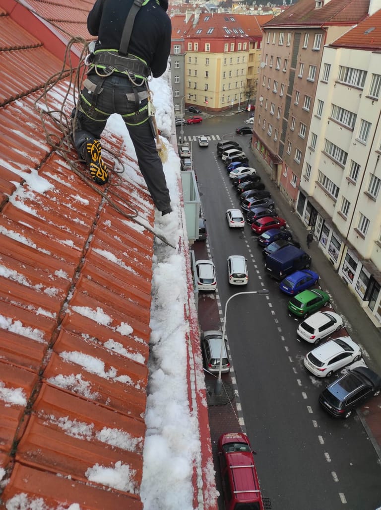 Removal of snow and ice from roofs